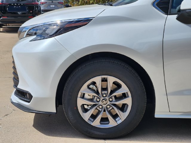 New 2026 Toyota Sienna XLE AWD/4WD image 6
