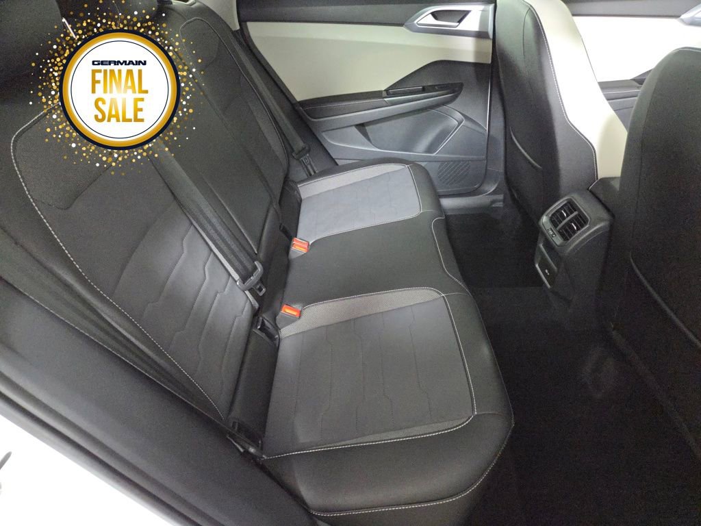 Certified 2025 Volkswagen Taos SE image 18