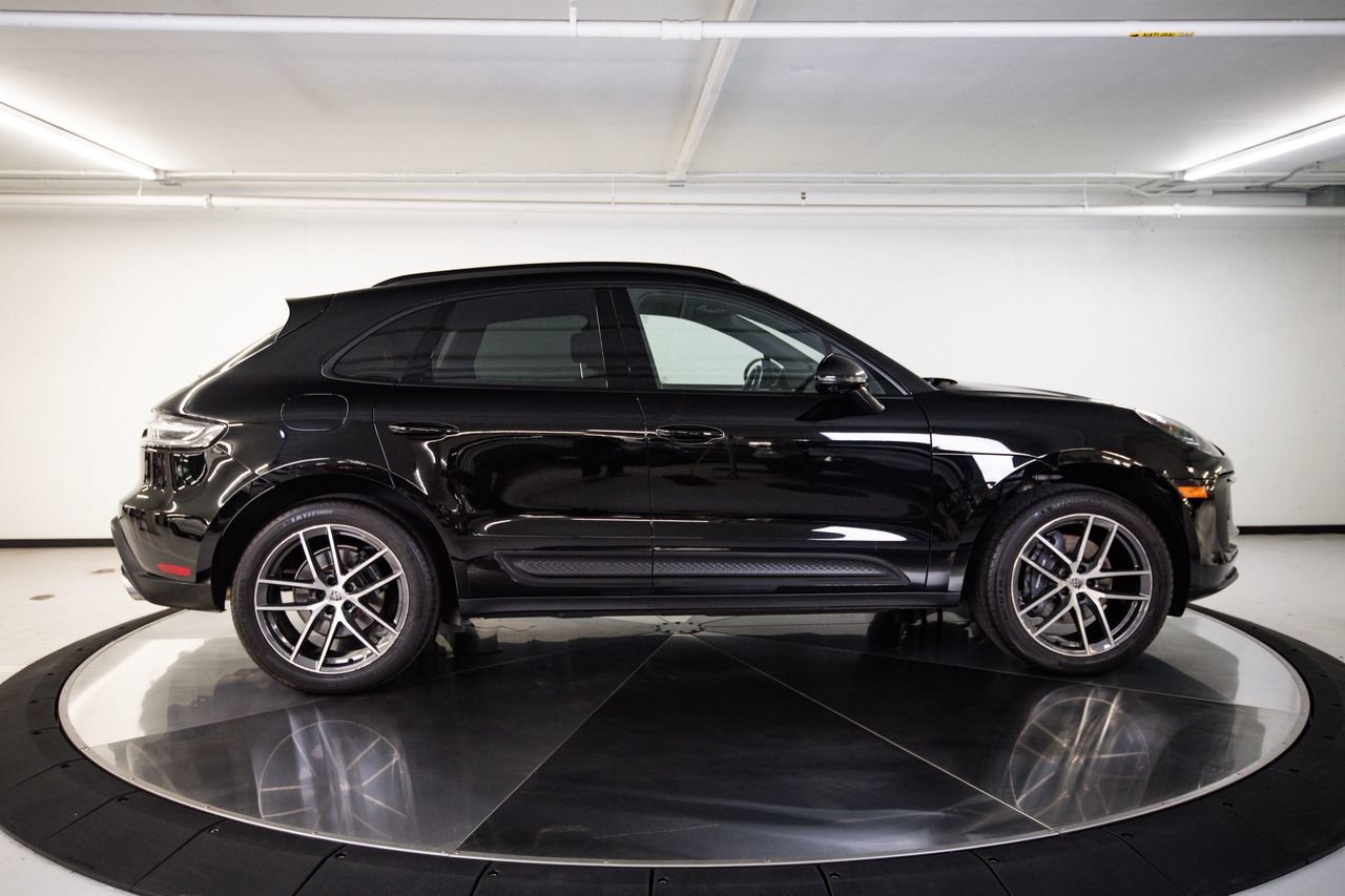 Certified 2024 Porsche Macan AWD/4WD image 8