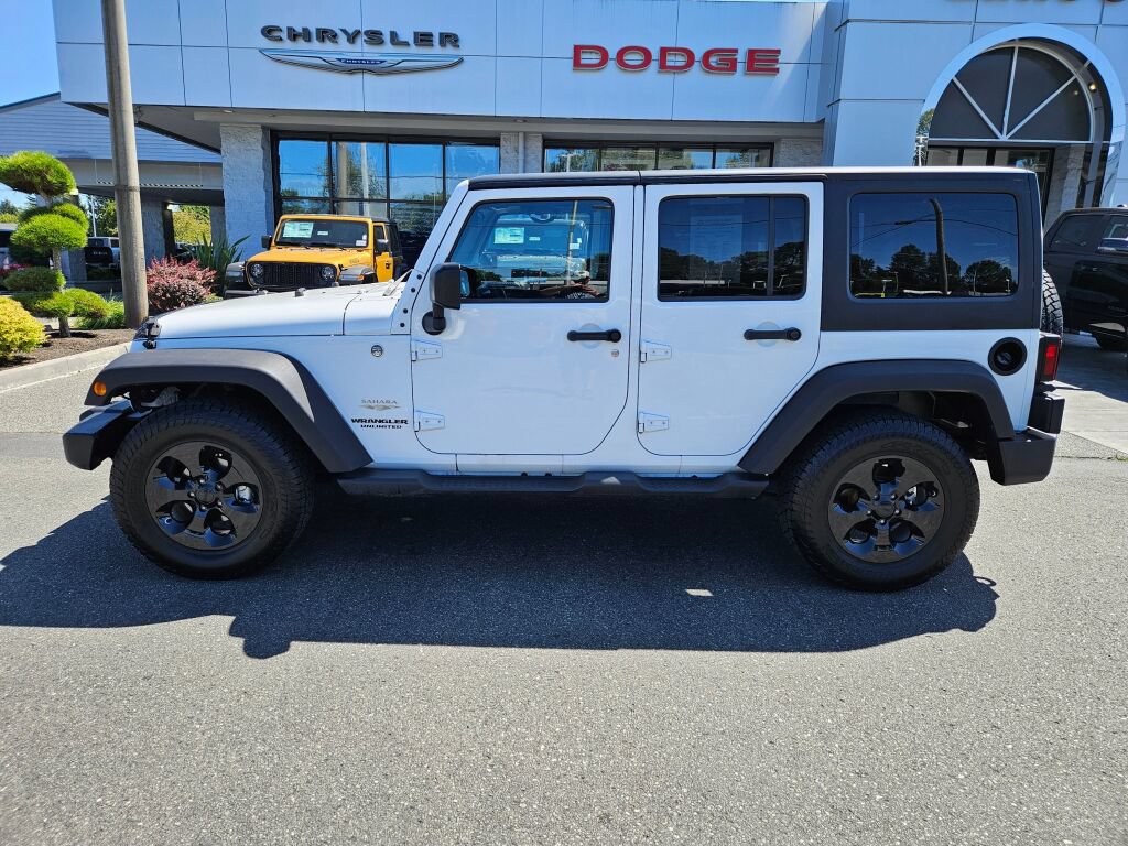 Used 2015 Jeep Wrangler Unlimited Sahara w/ Connectivity Group AWD/4WD image 2