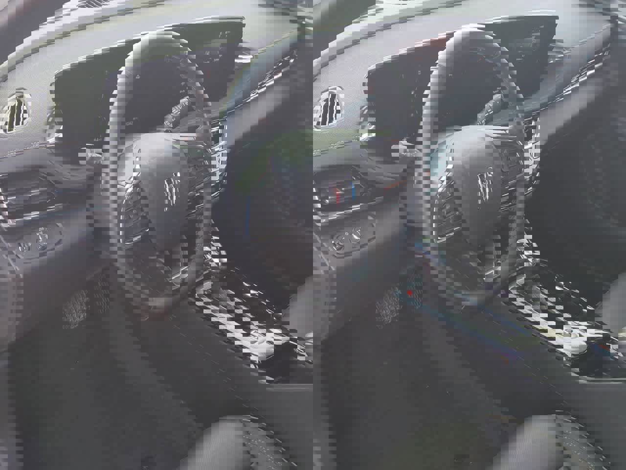 Used 2024 Buick Envista Avenir image 2