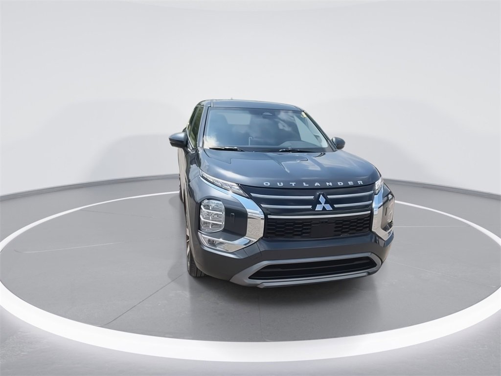 New 2025 Mitsubishi Outlander SE image 3