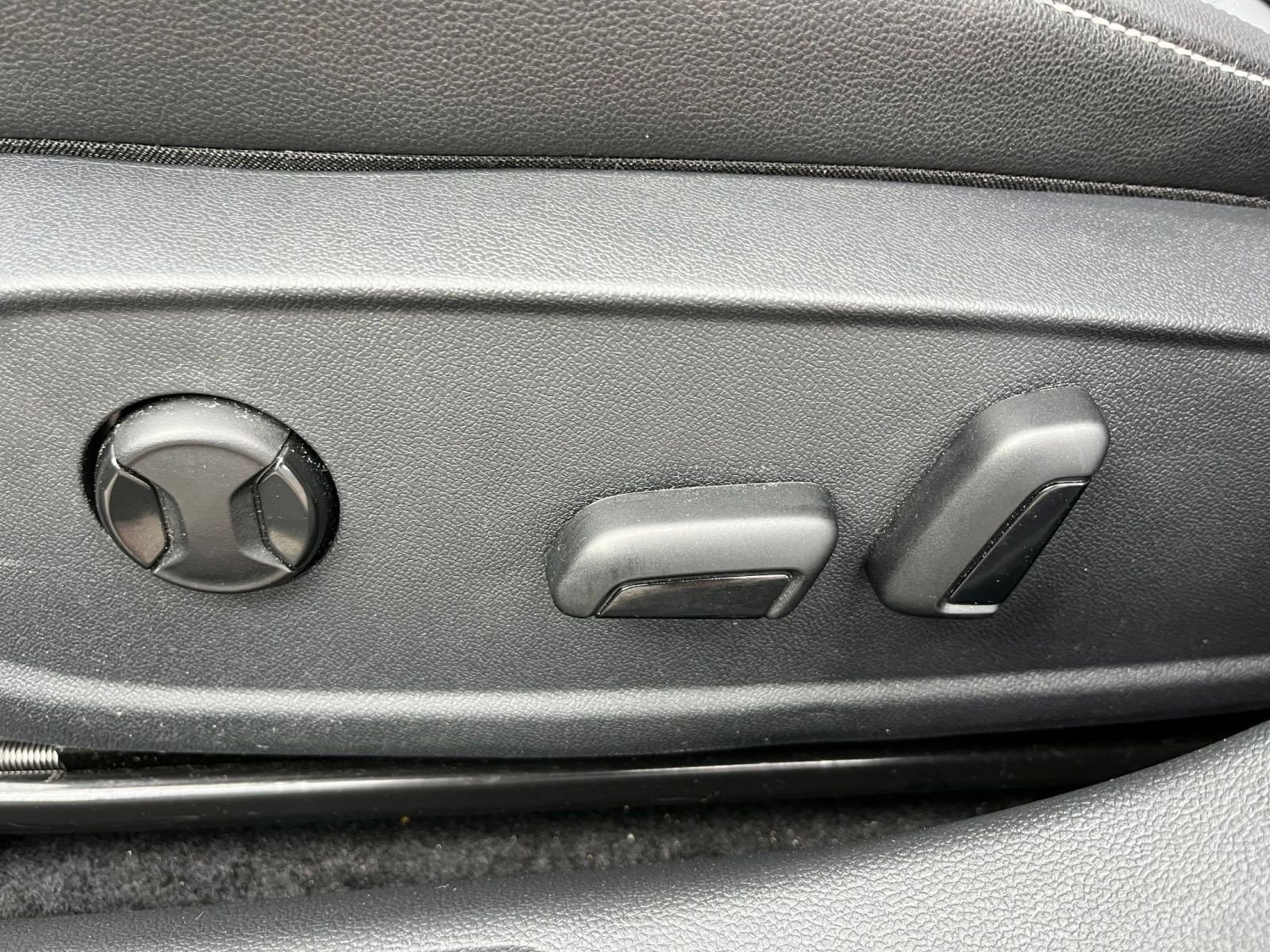 Used 2025 Volkswagen Jetta SE image 23