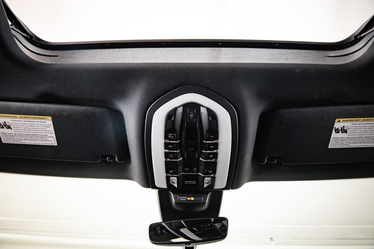 Certified 2021 Porsche Macan AWD/4WD image 20
