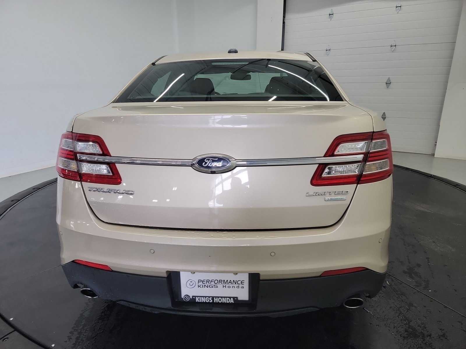Used 2017 Ford Taurus Limited FWD image 8
