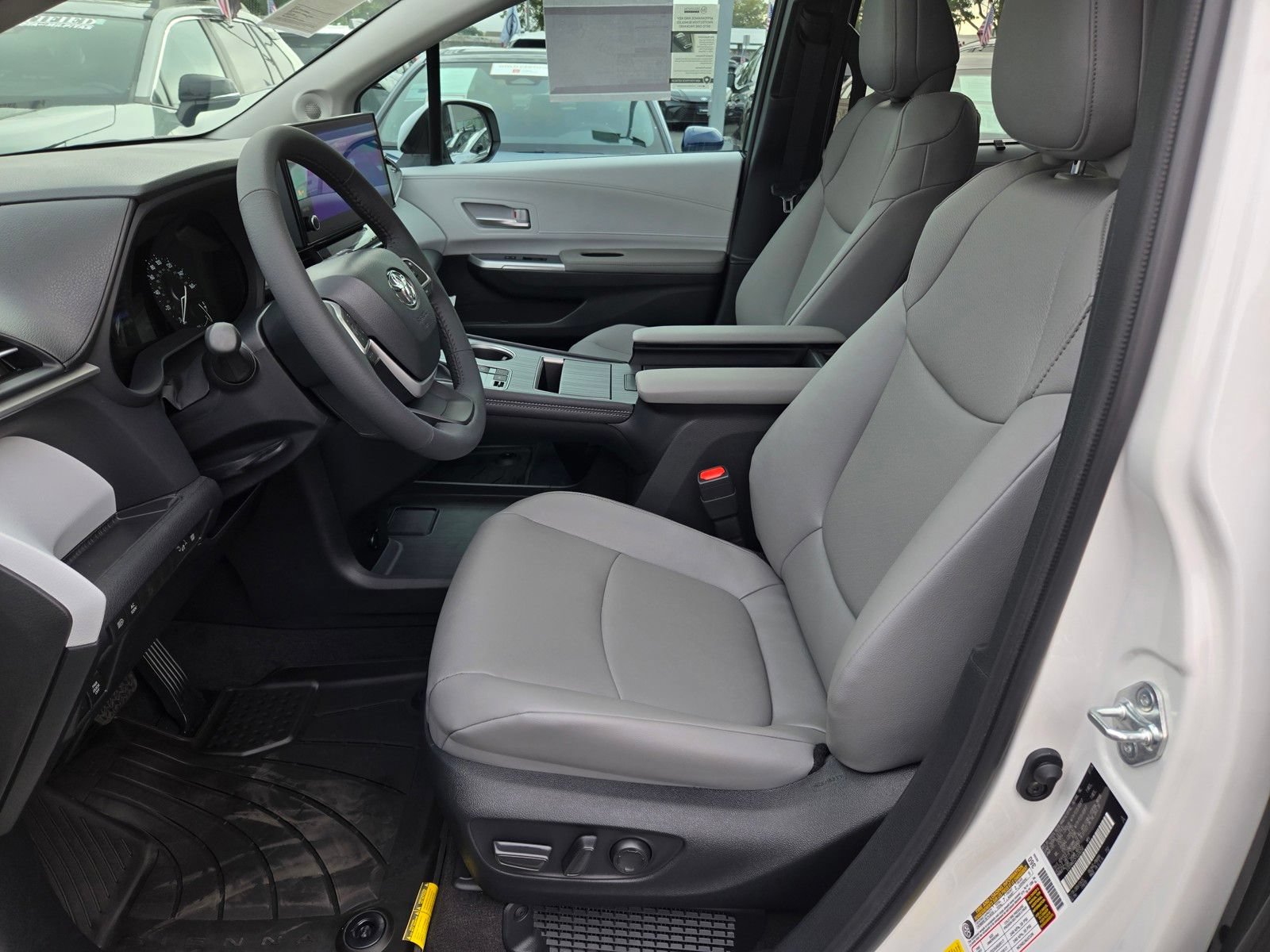 Certified 2026 Toyota Sienna XLE FWD image 17