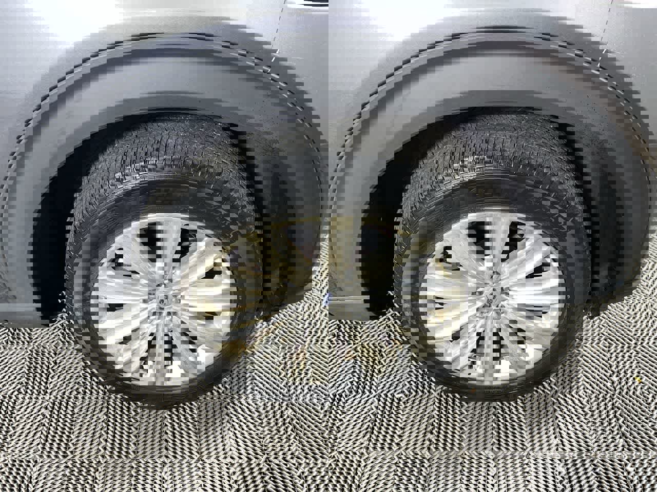 Used 2021 Ford Explorer Limited w/ Equipment Group 301A image 10