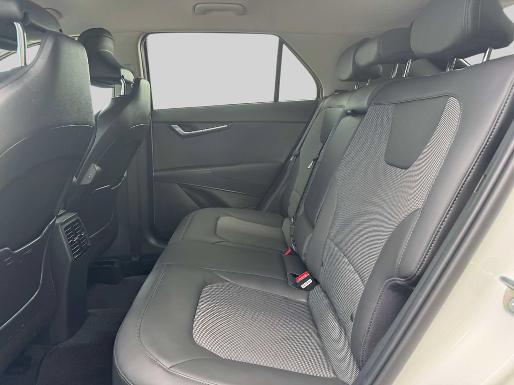Used 2023 Kia Niro EX FWD image 10