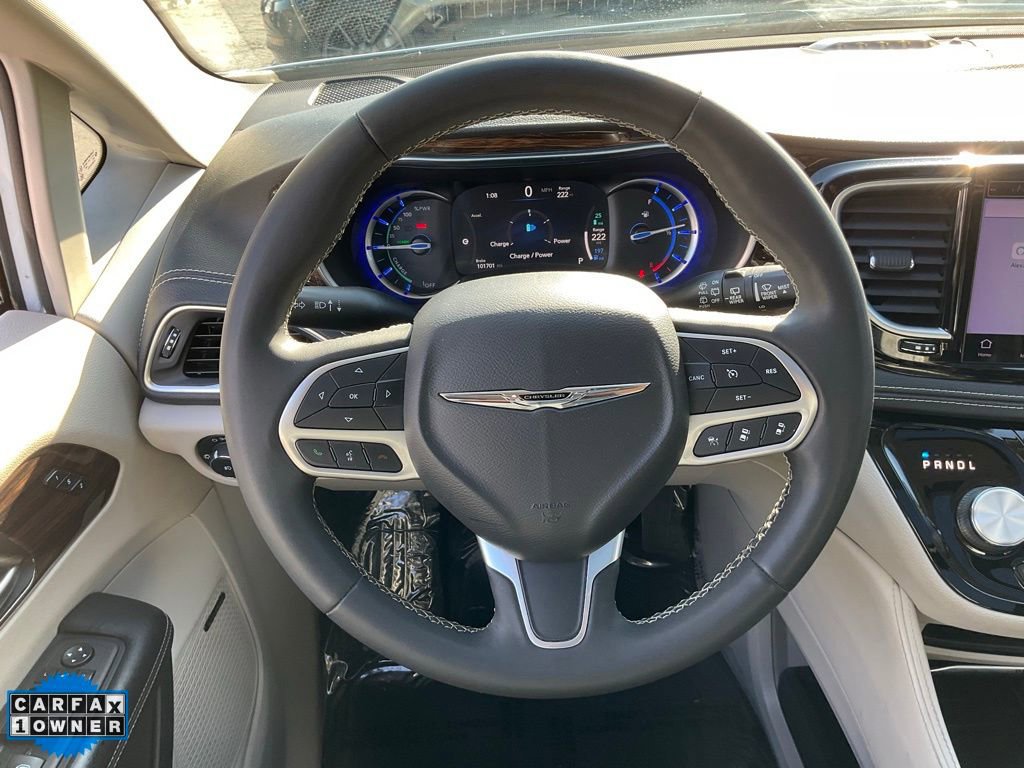 Used 2022 Chrysler Pacifica Limited w/ Uconnect Theater Family Group image 43