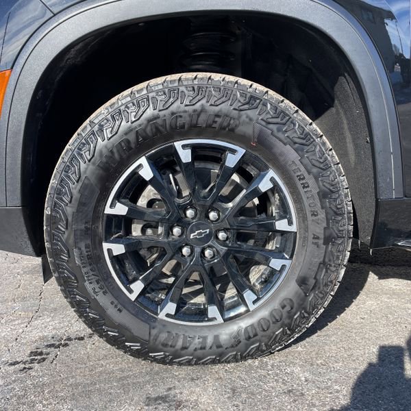 Used 2024 Chevrolet Traverse Z71 w/ Enhanced Driving Package image 24