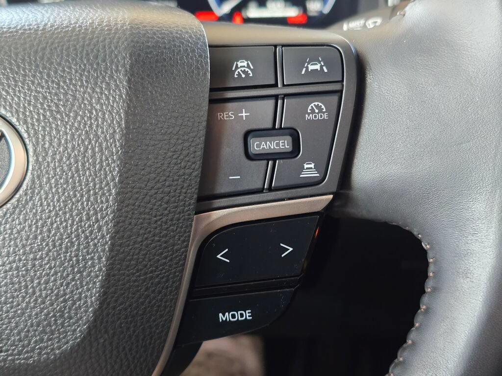 Used 2025 Toyota Camry XLE FWD image 31