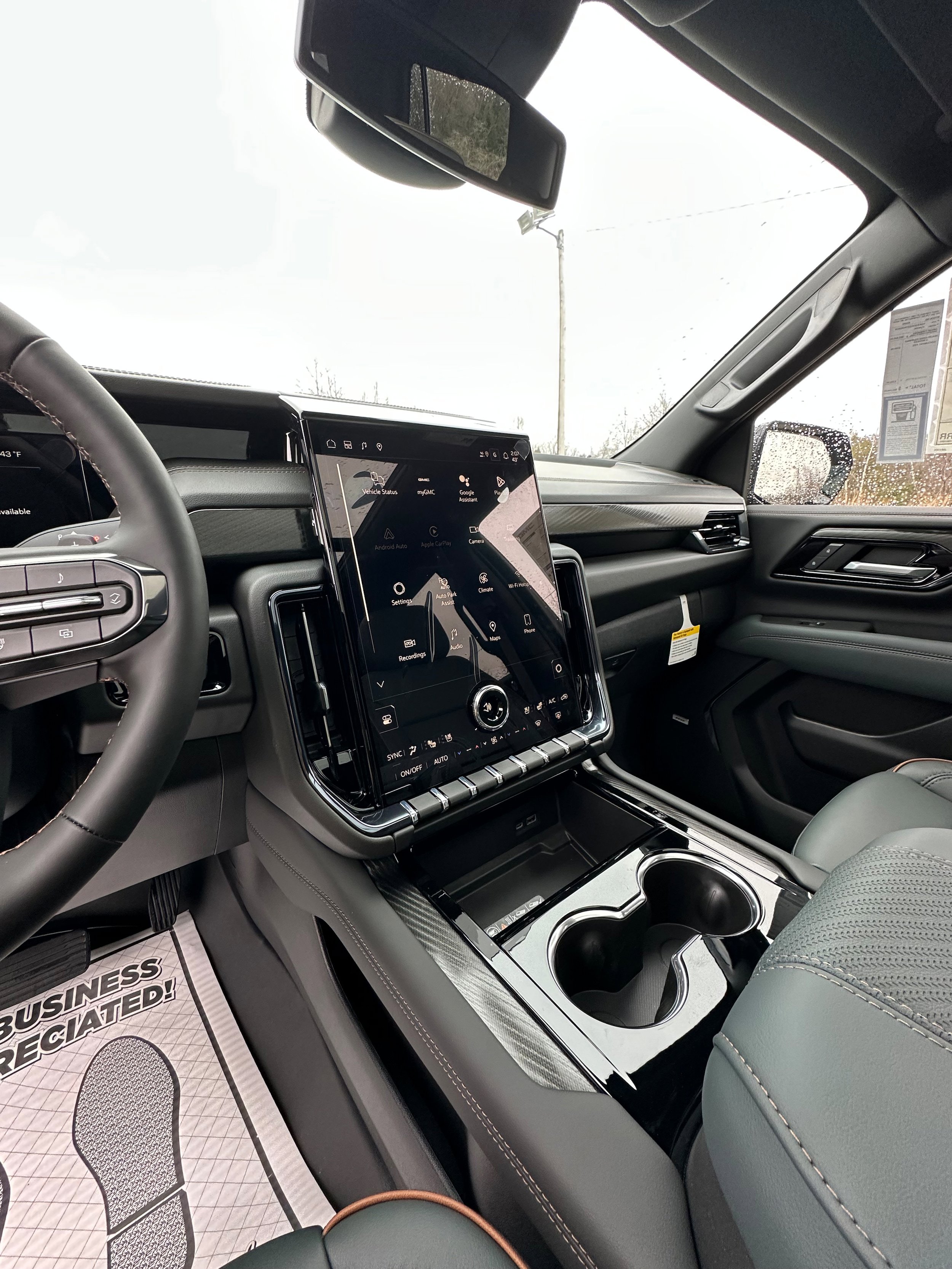 New 2026 GMC Yukon AT4 w/ LPO, Floor Liner Package AWD/4WD image 15
