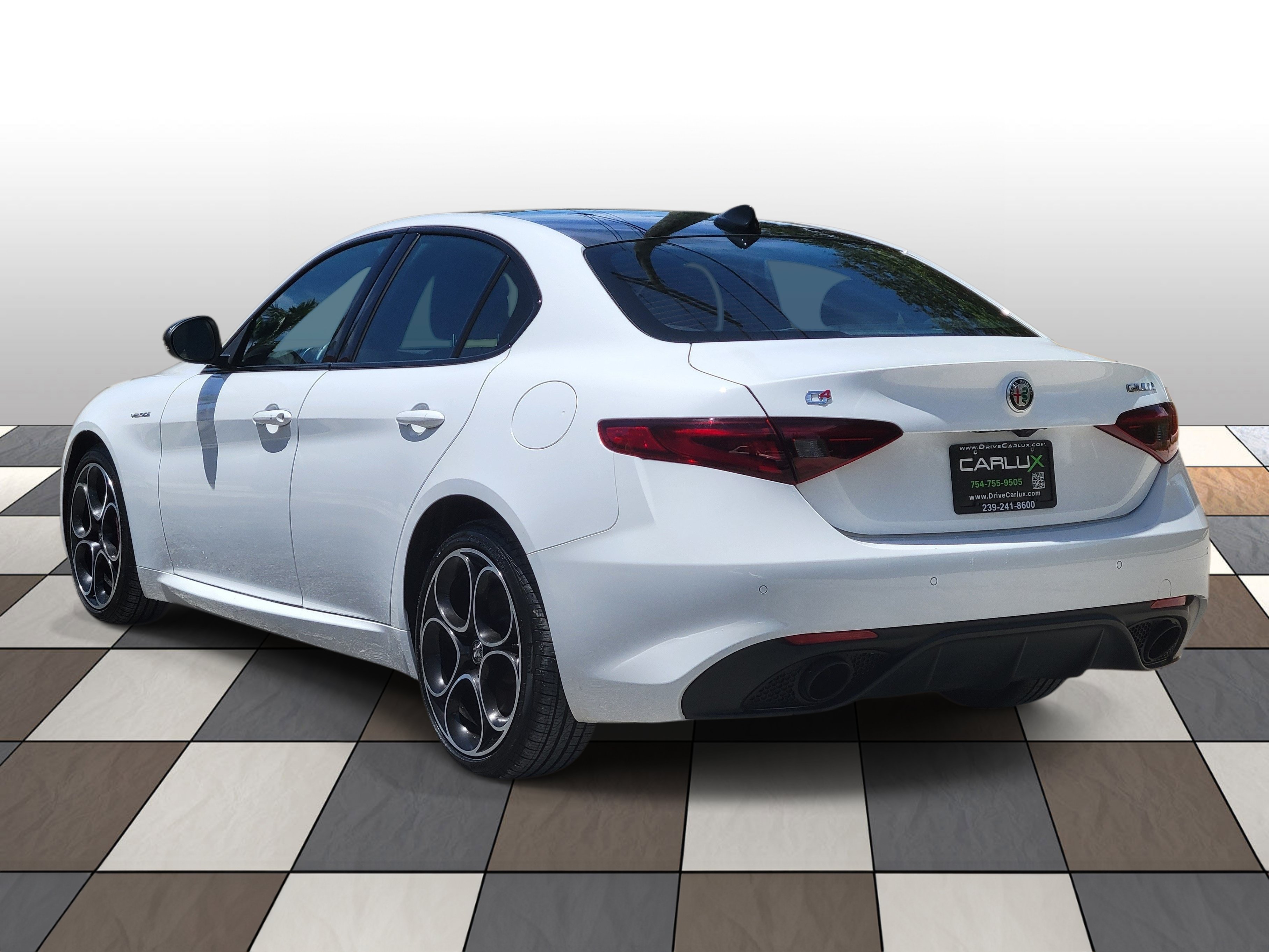 Used 2023 Alfa Romeo Giulia Veloce AWD/4WD image 6
