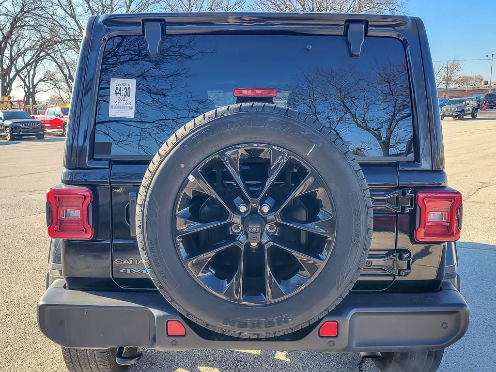 Used 2025 Jeep Wrangler Unlimited Sahara w/ Safety Group AWD/4WD image 6