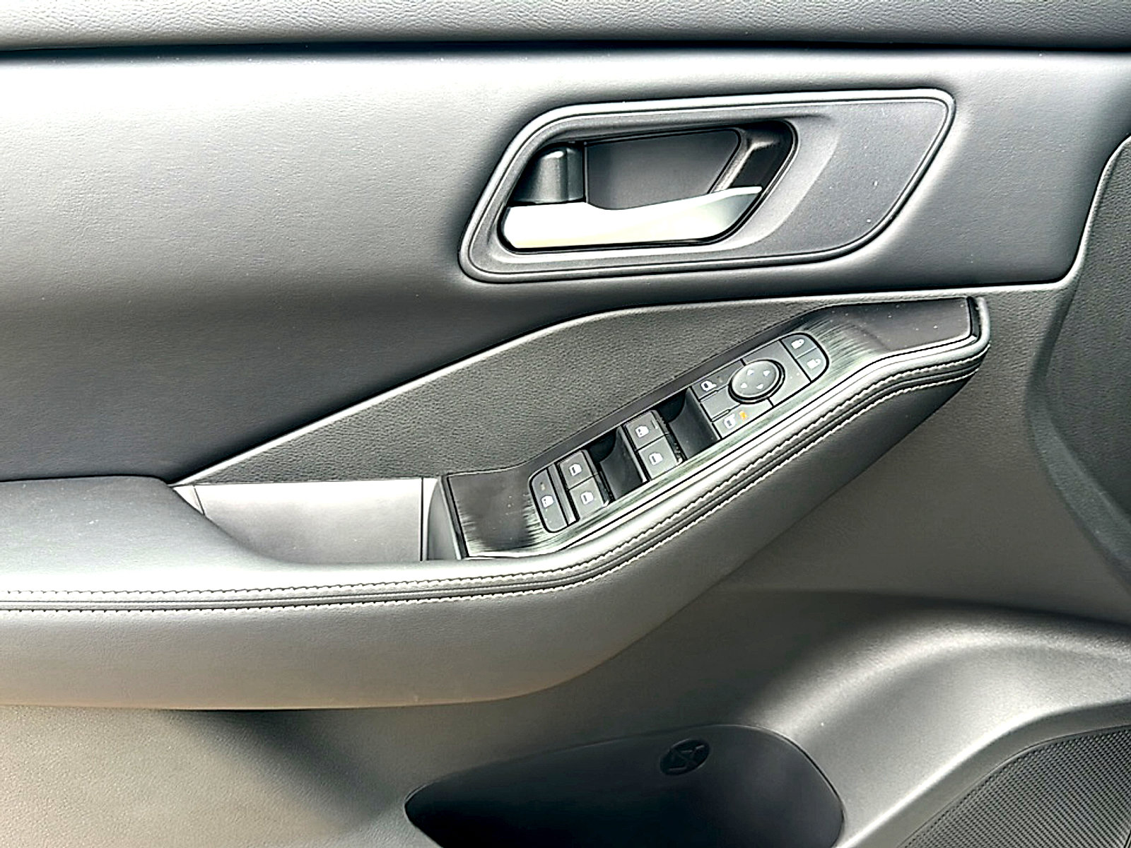 New 2026 Nissan Rogue SV FWD image 13
