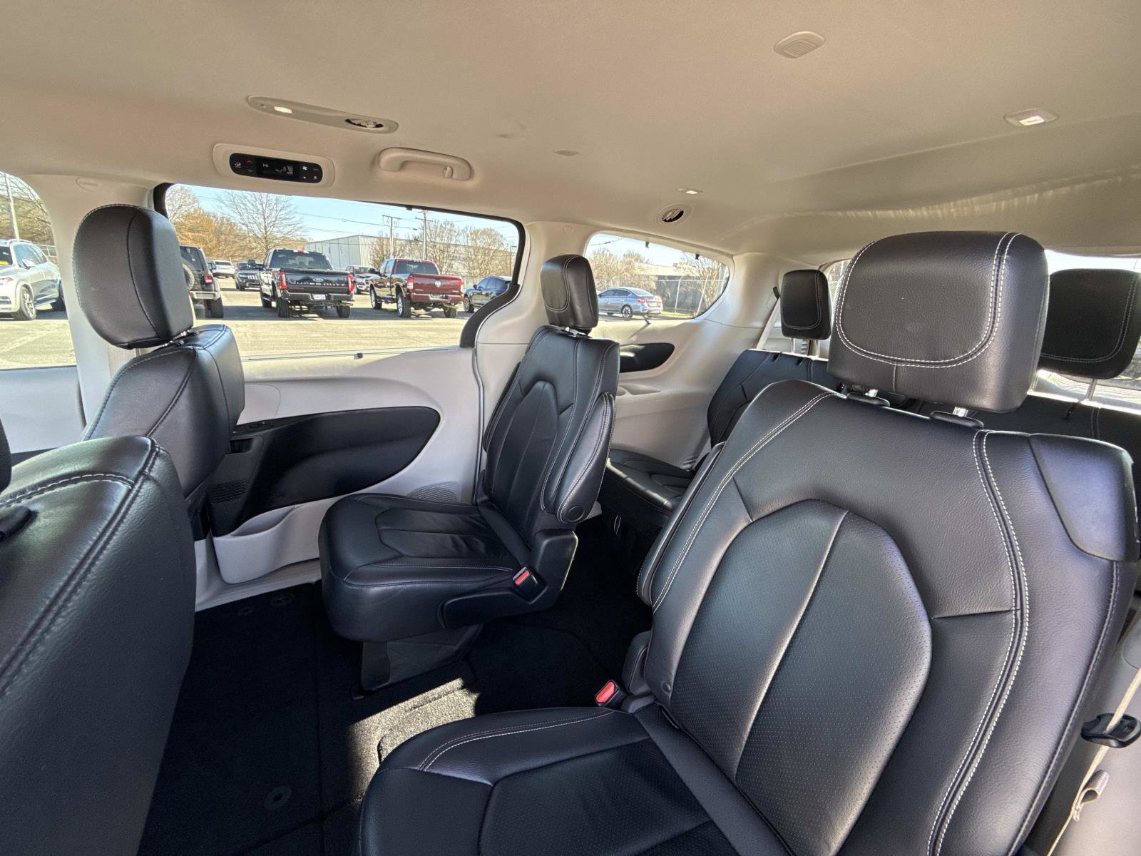 Certified 2022 Chrysler Pacifica Touring-L image 15