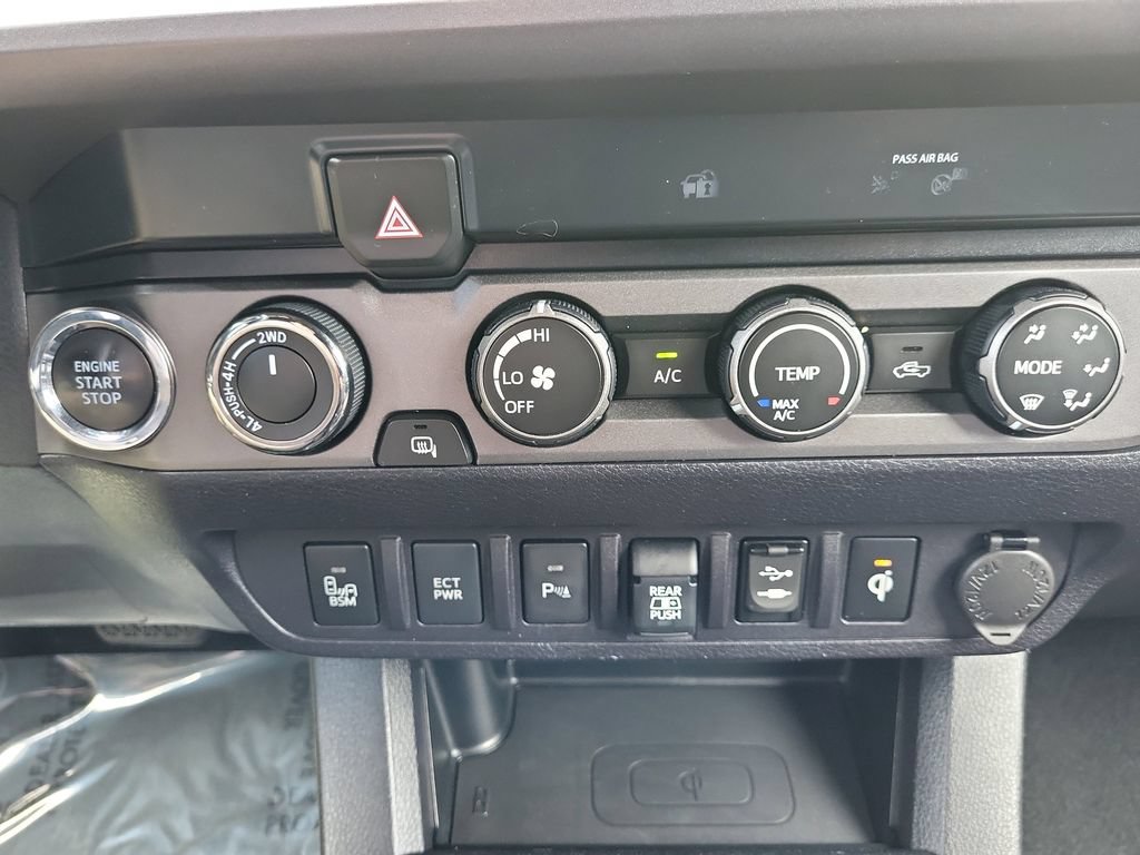Used 2019 Toyota Tacoma TRD Off-Road w/ Technology Package AWD/4WD image 20