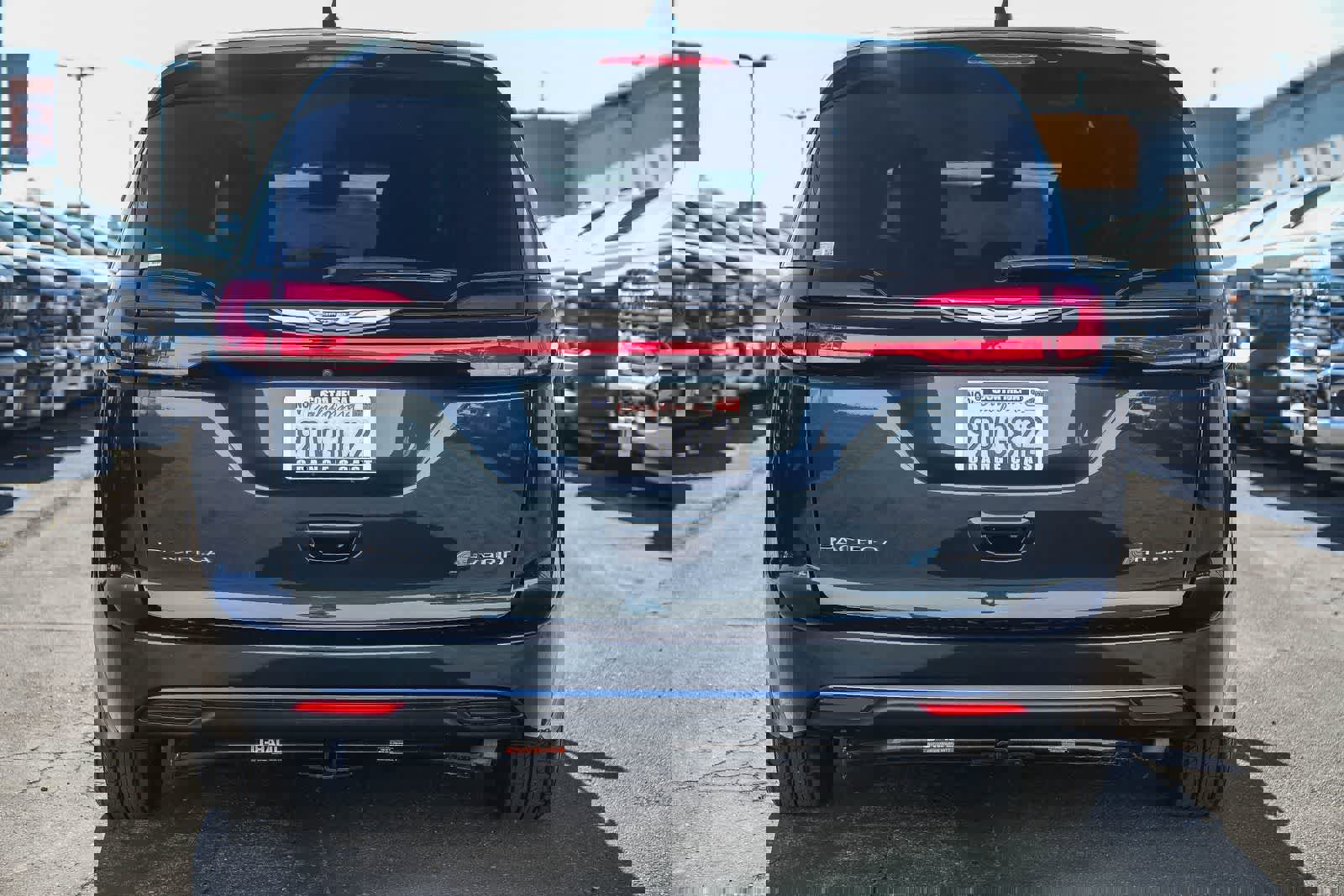 Used 2022 Chrysler Pacifica Touring-L image 5