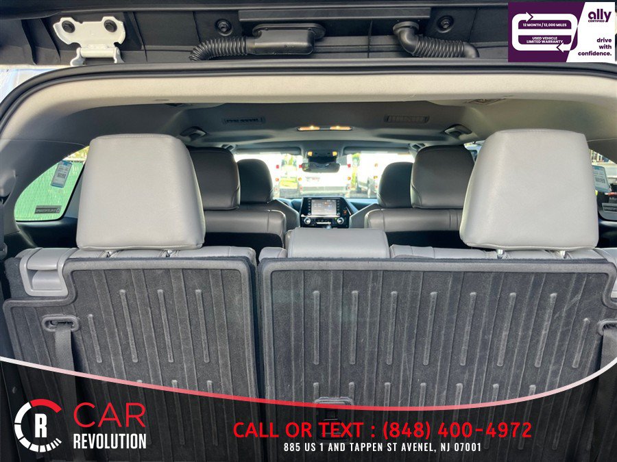 Used 2022 Toyota Highlander XLE AWD/4WD image 10