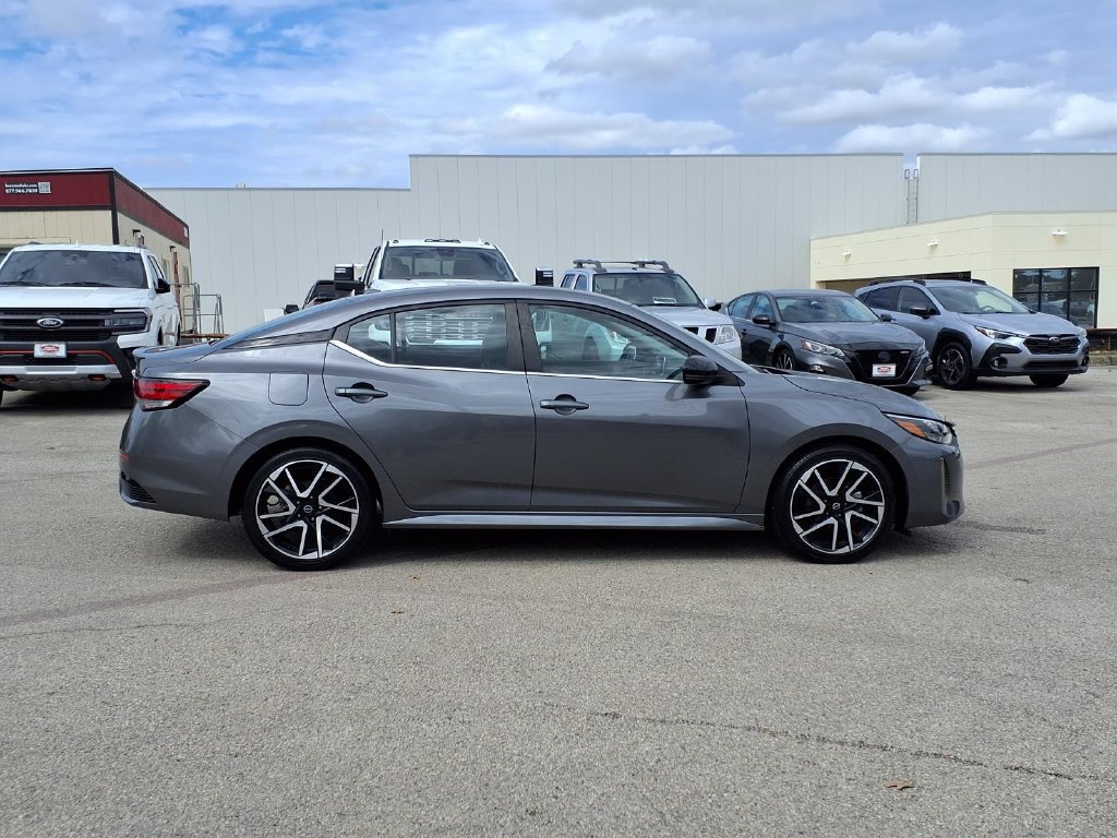 Used 2025 Nissan Sentra SR w/ SR Premium Package FWD image 4