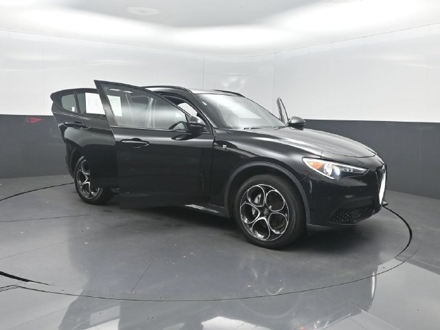 Used 2023 Alfa Romeo Stelvio Ti AWD/4WD image 37