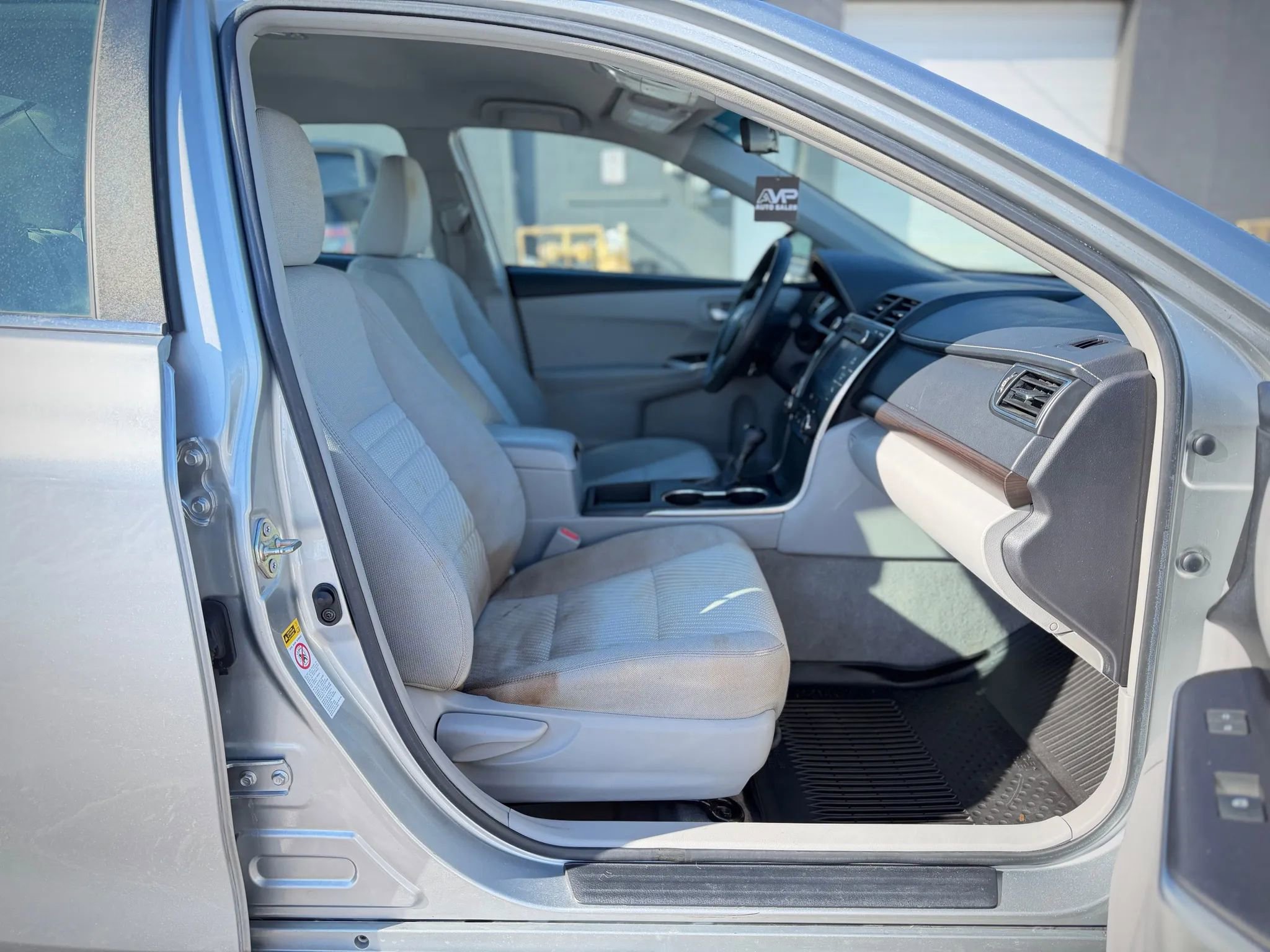 Used 2017 Toyota Camry LE FWD image 18