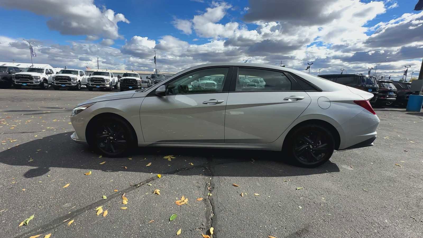 Used 2023 Hyundai Elantra SEL image 5