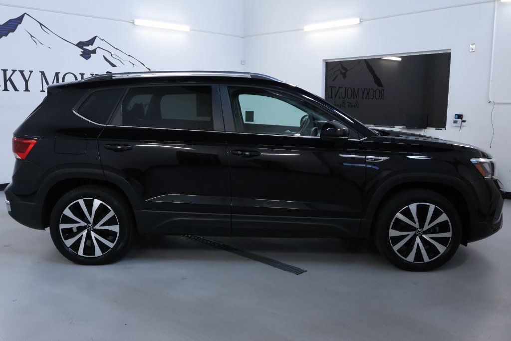 Used 2023 Volkswagen Taos SE w/ Panoramic Sunroof Package AWD/4WD image 9