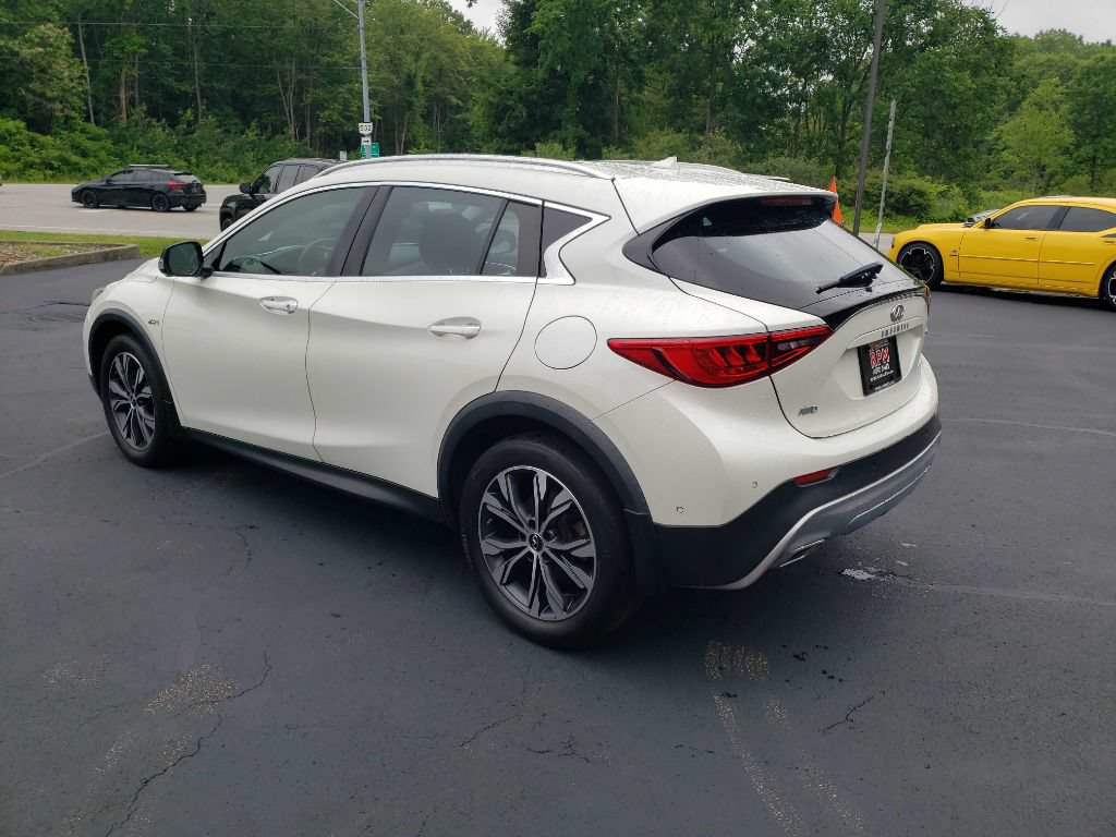 Used 2018 INFINITI QX30 Premium w/ Technology Package AWD/4WD image 8