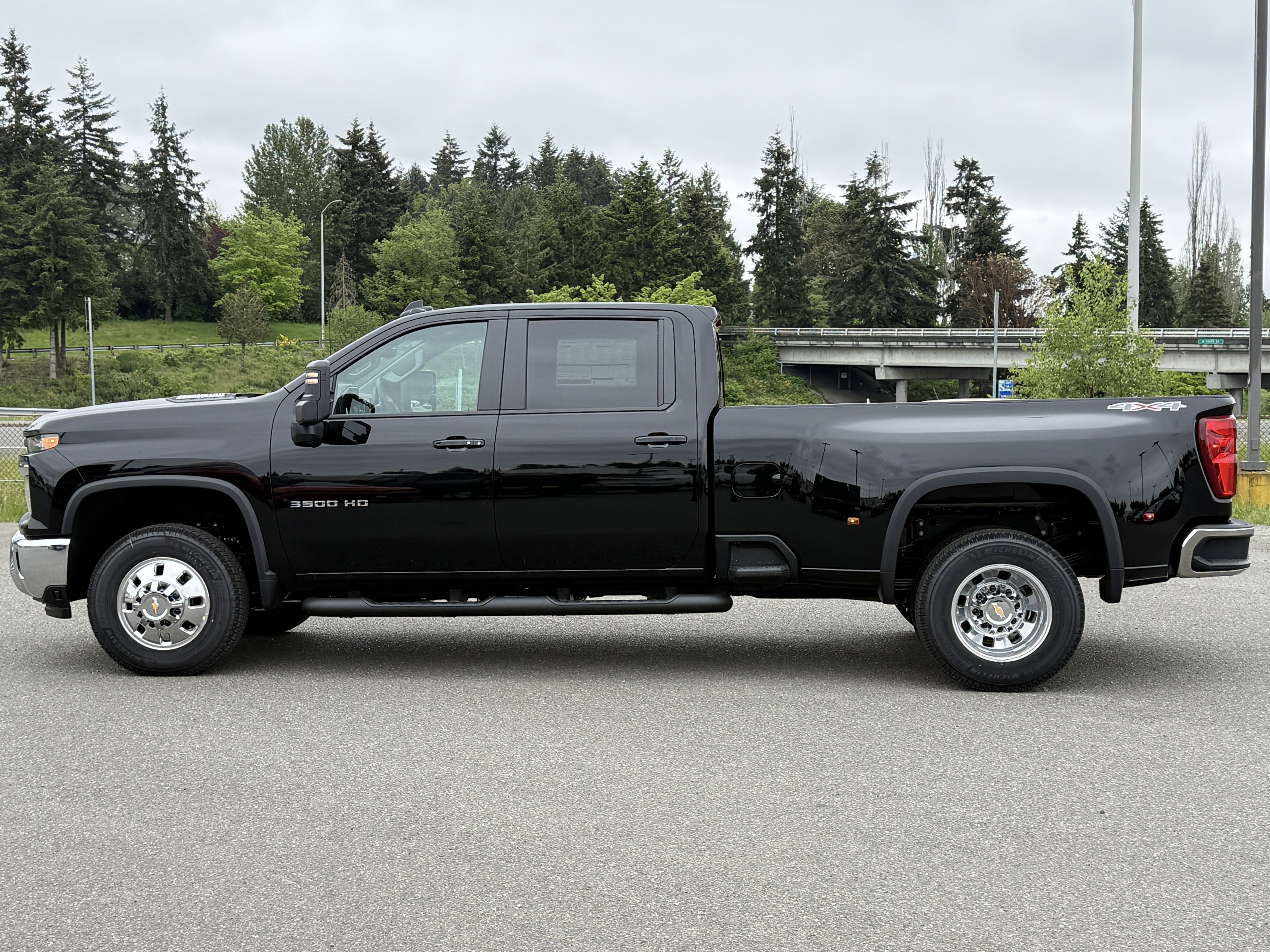 New 2026 Chevrolet Silverado 3500 LT w/ All Star Edition AWD/4WD image 2