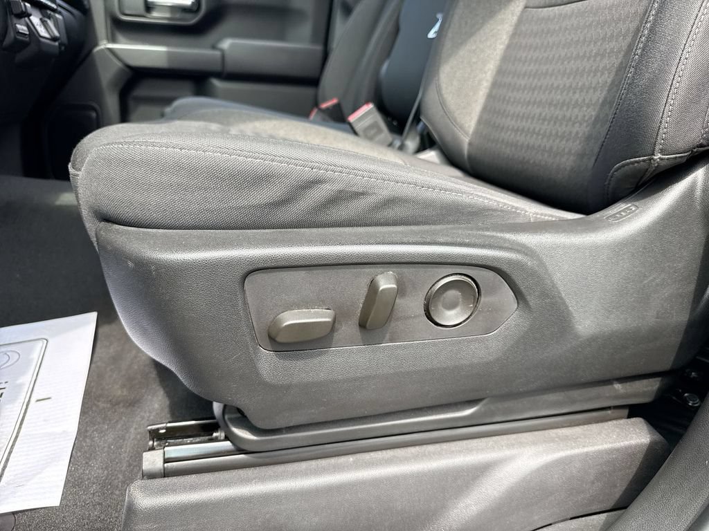 Used 2024 Chevrolet Silverado 2500 Custom w/ Custom Value Package AWD/4WD image 12