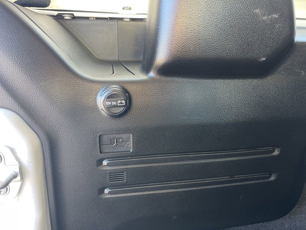 Used 2025 Jeep Wrangler Unlimited Rubicon image 29