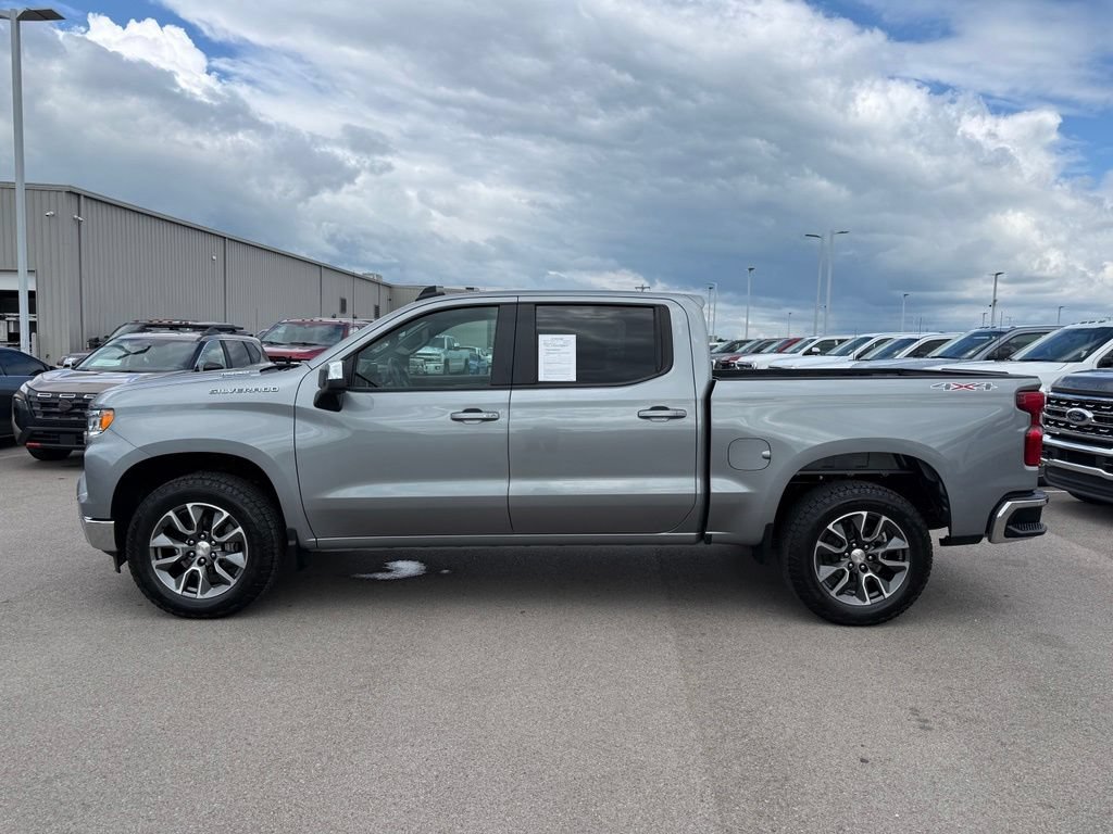 Used 2024 Chevrolet Silverado 1500 LT AWD/4WD image 37