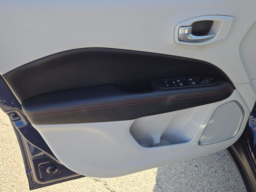 Used 2018 Jeep Compass Limited w/ Navigation Group image 19