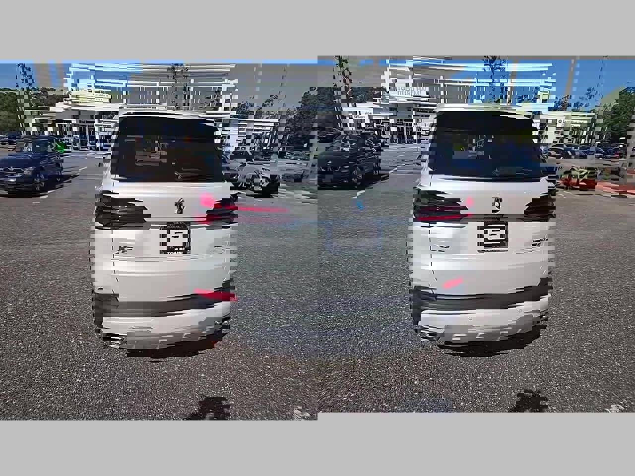 Certified 2025 BMW X5 xDrive50e w/ Premium Package image 26