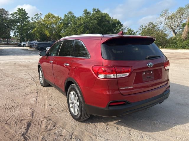 Used 2017 Kia Sorento LX w/ LX Convenience Package image 3