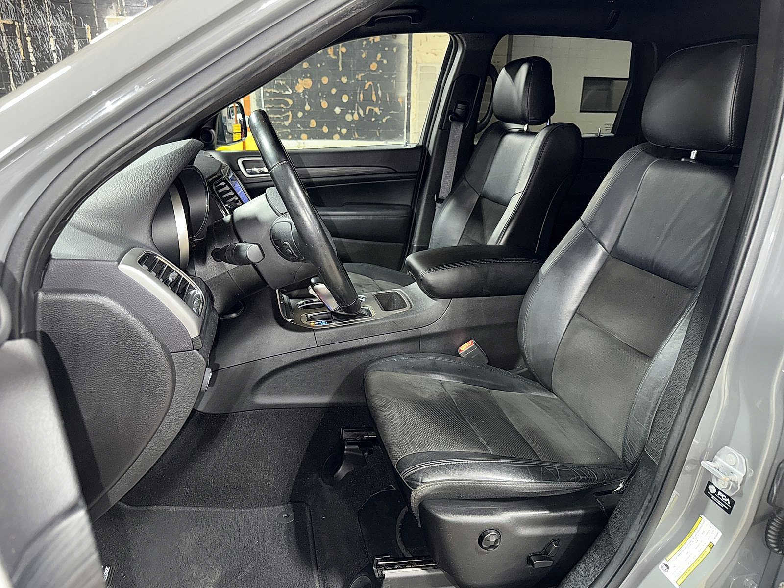 Used 2021 Jeep Grand Cherokee Laredo X image 15