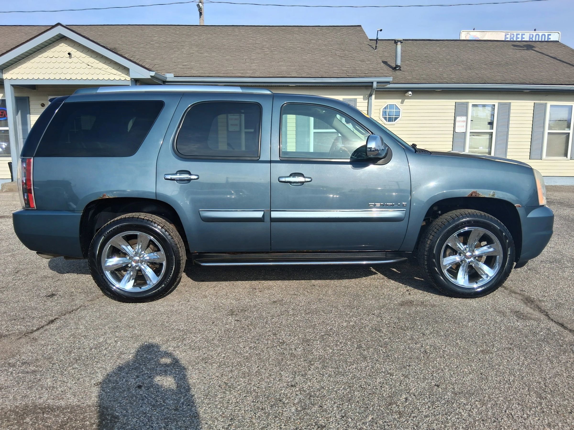 Used 2007 GMC Yukon Denali image 8