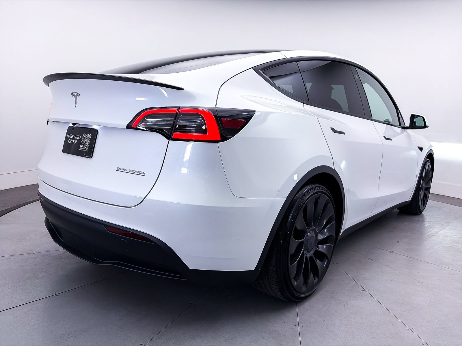 Used 2023 Tesla Model Y Performance AWD/4WD image 17