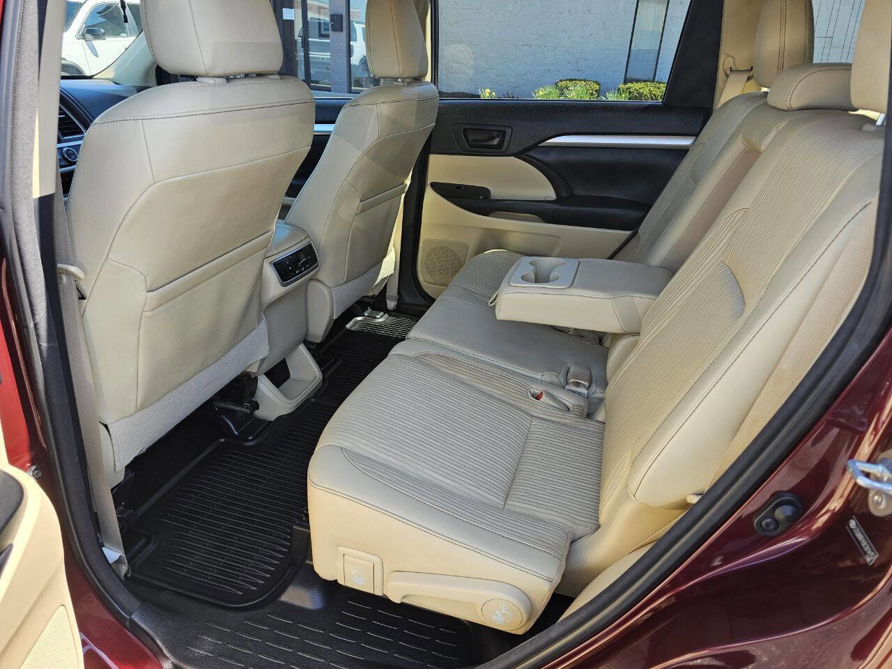 Used 2014 Toyota Highlander Plus FWD image 21