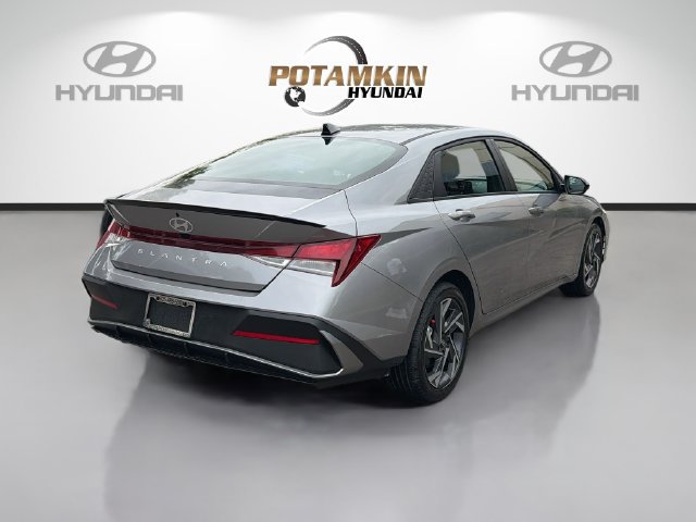 Certified 2025 Hyundai Elantra Sport FWD image 6