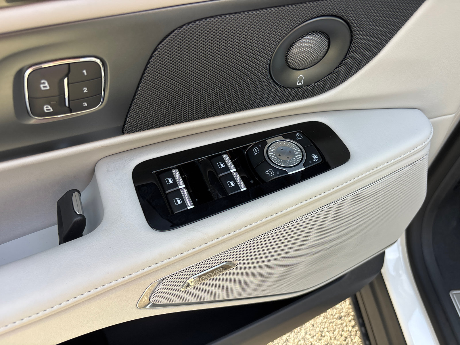 New 2026 Lincoln Nautilus Reserve AWD/4WD image 13