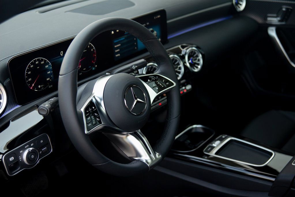 Used 2025 Mercedes-Benz CLA 250 4MATIC image 33