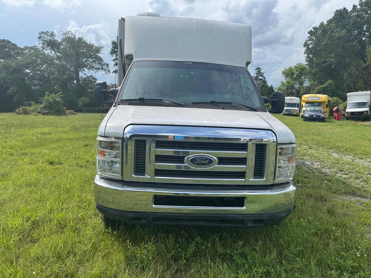 Used 2012 Ford E-350 and Econoline 350 Super Duty image 2