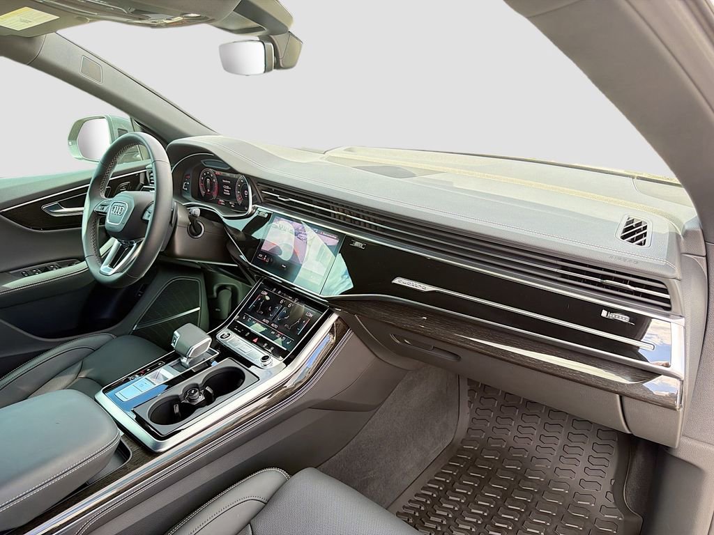 Used 2025 Audi Q8 Prestige image 18