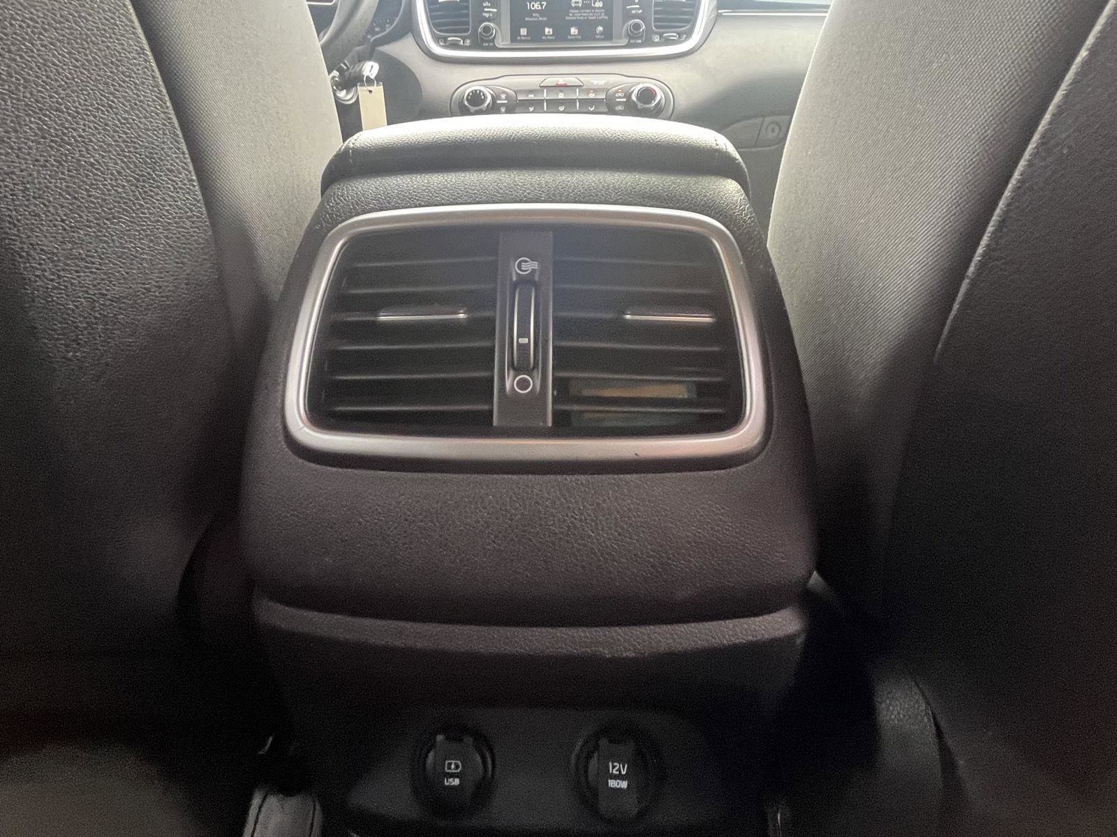 Used 2020 Kia Sorento LX image 18
