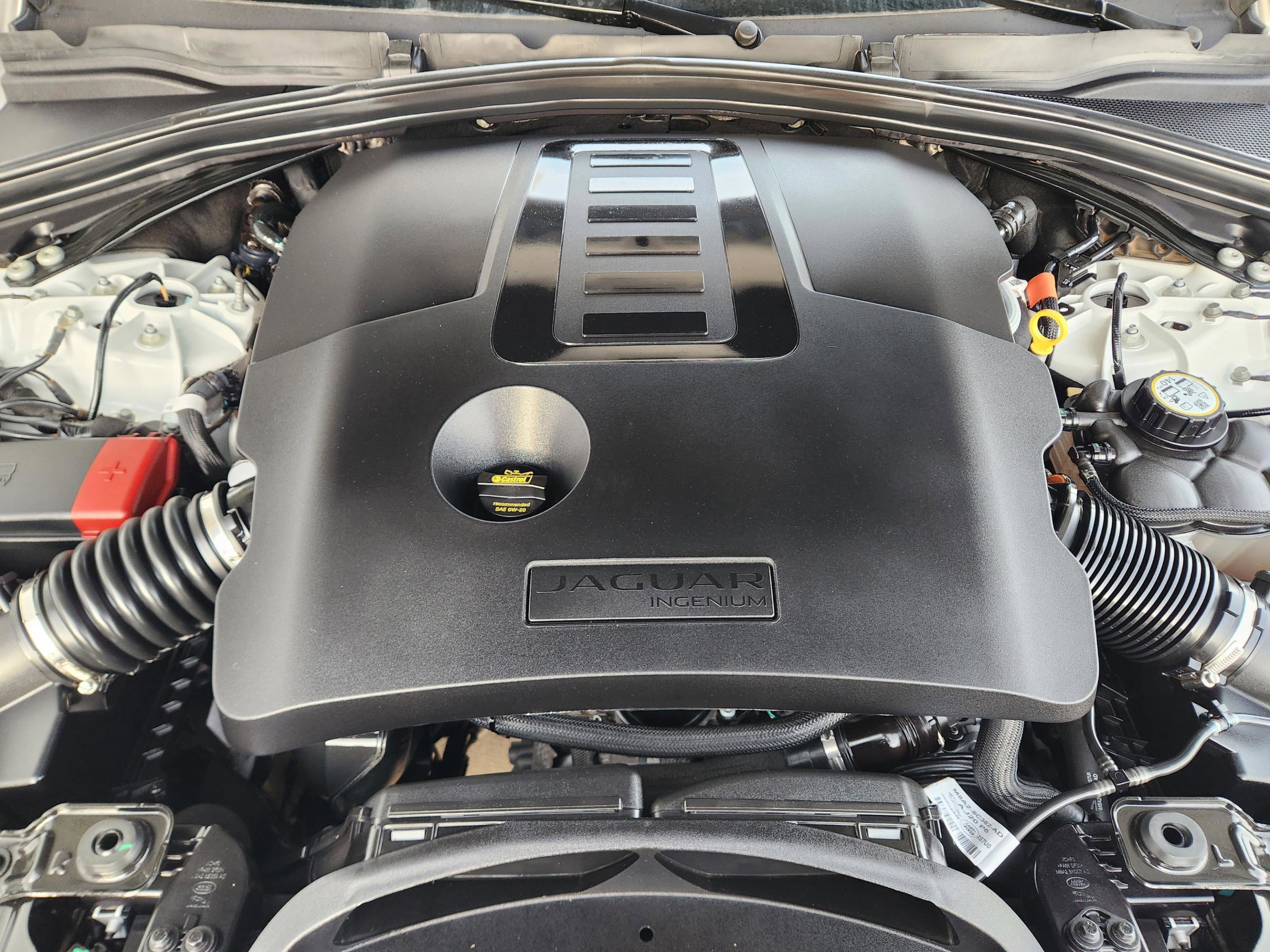 Certified 2024 Jaguar F-PACE R-Dynamic S image 31