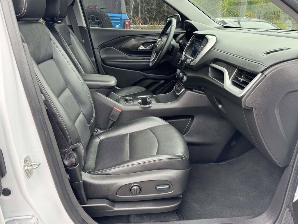 Used 2024 GMC Terrain SLT image 13