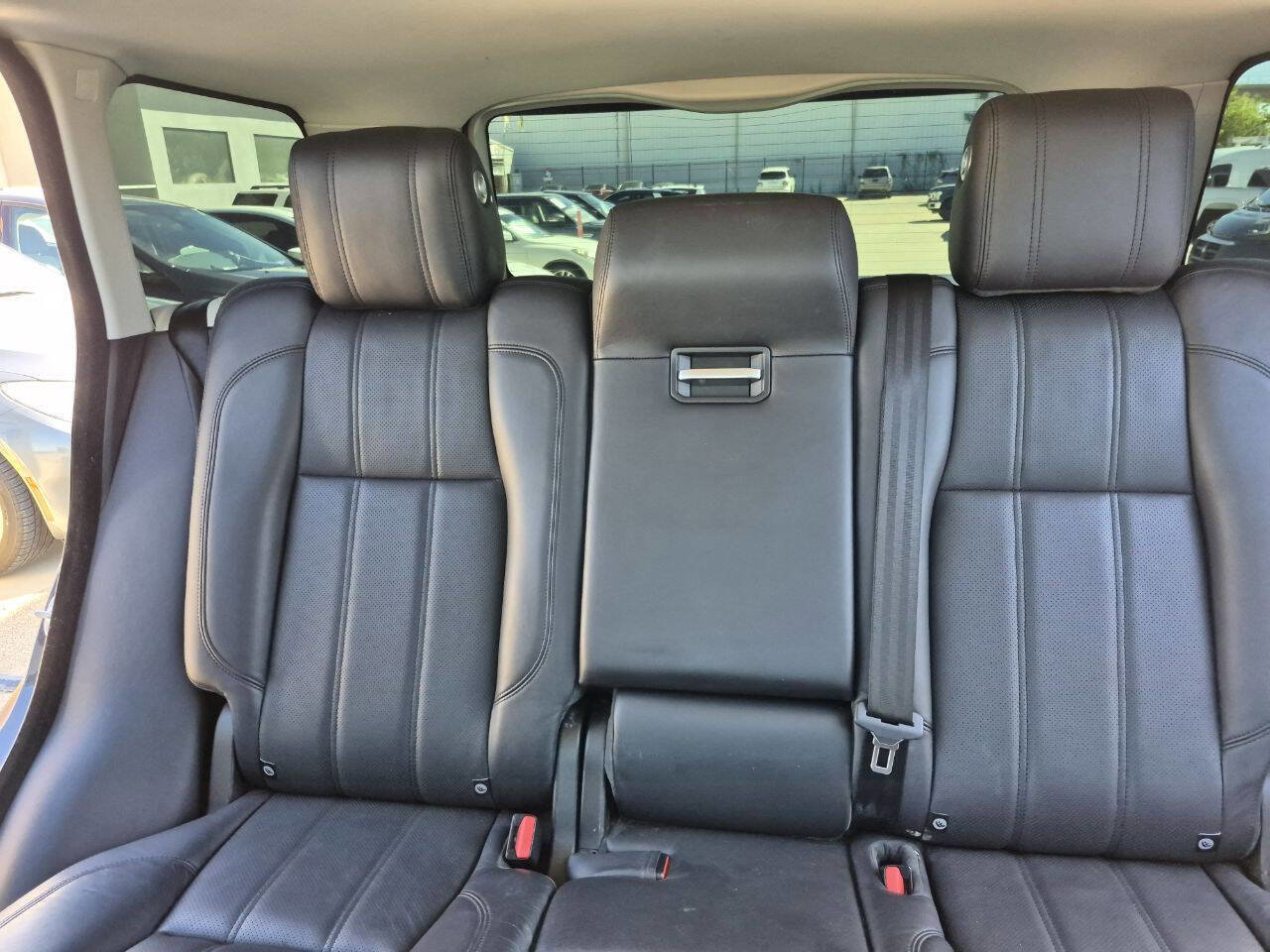 Used 2017 Land Rover Range Rover HSE image 28