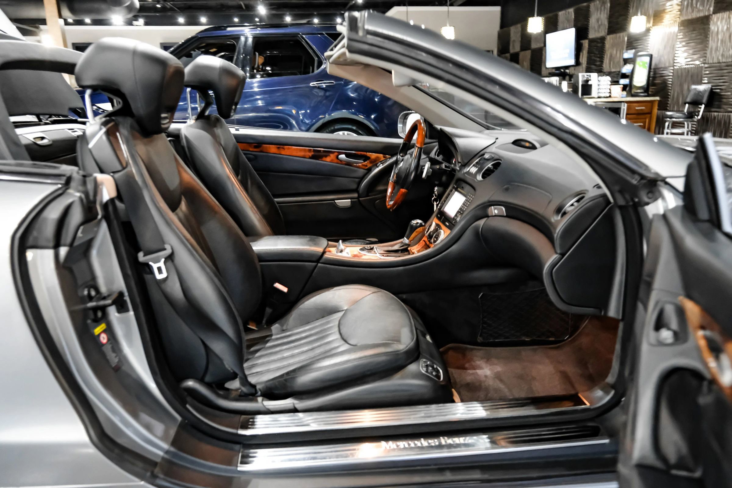 Used 2011 Mercedes-Benz SL 550 w/ Premium I Pkg image 27